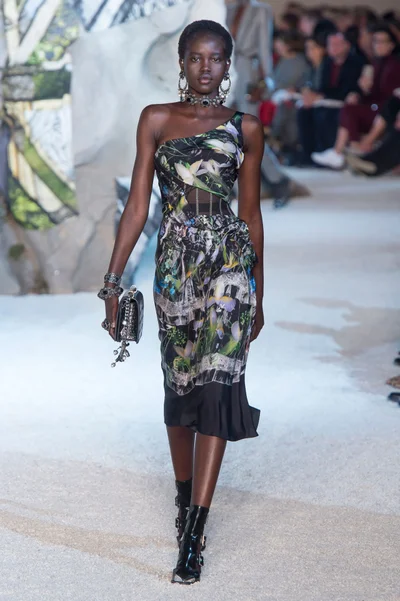 Look 10